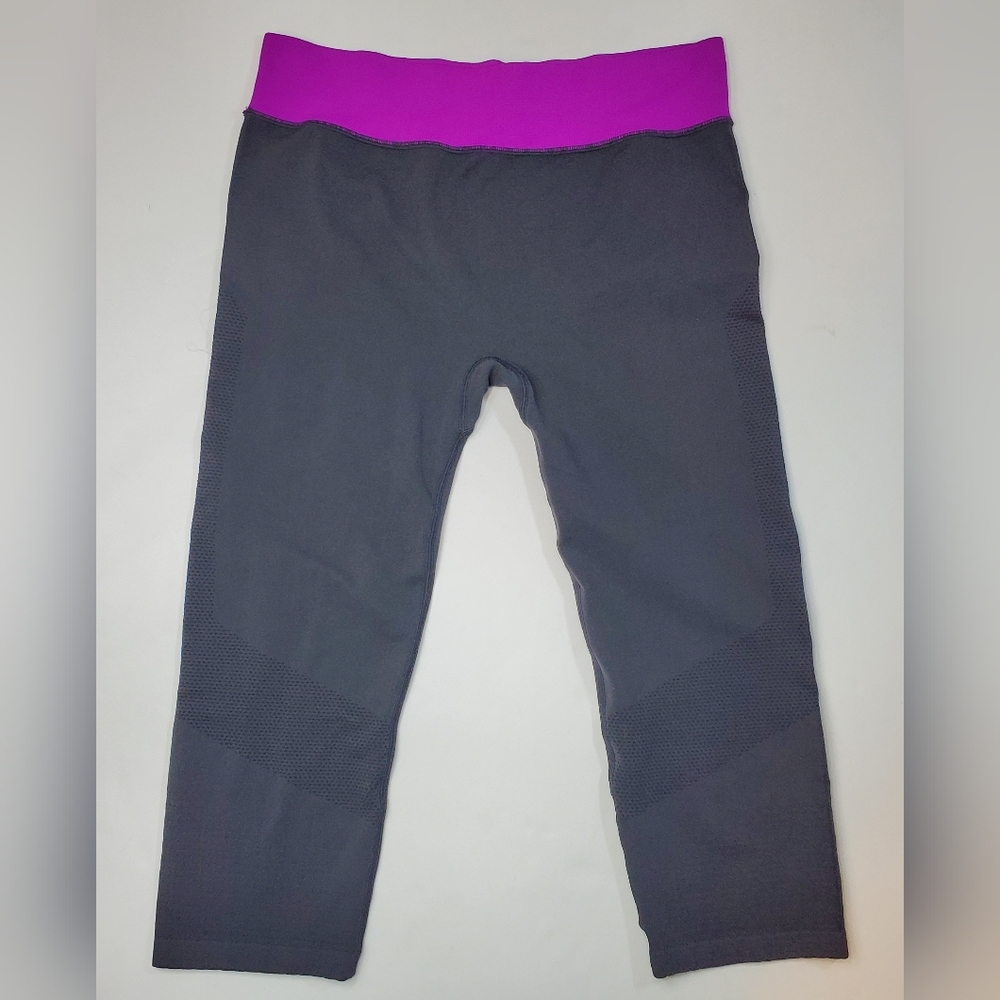 C9 by Champion Duo Dry Dark Gray & Pink Capri Yoga Pants